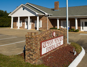 Riemann Family Funeral Home - Biloxi